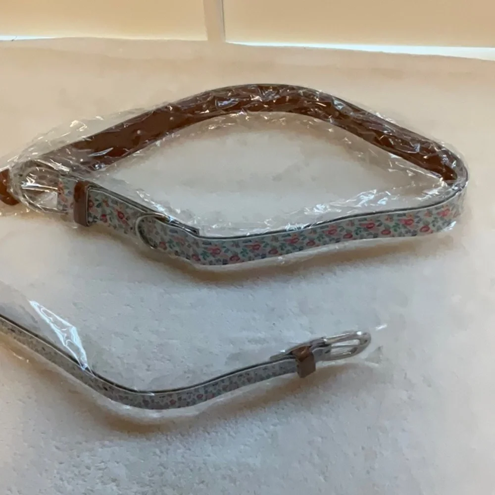 Brown Classic Leather Belt with Sophisticated Design